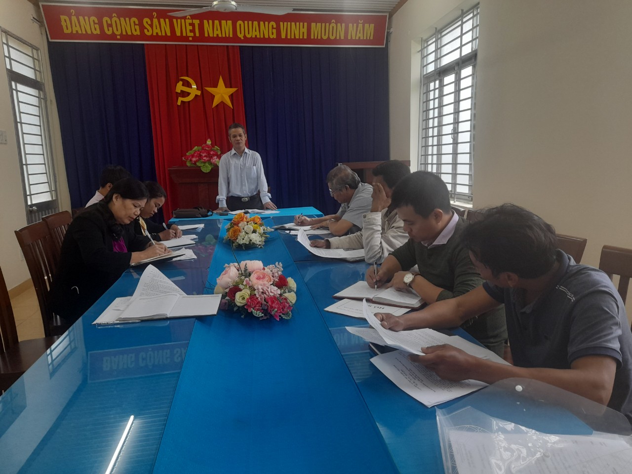 Lãnh đạo UBND huyện làm việc với thôn Suối Me xã Ba Cụm Nam 