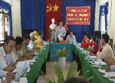 Ông Trần Sơn Hải - Ủy viên Ban thường vụ - Phó chủ tịch UBND tỉnh Khánh Hòa làm việc với chính quyền xã Ba Cụm Nam về triển khai thực hiện chương trình kinh tế - xã hội 8 tháng năm 2016 và phương hướng nhiệm vụ những tháng cuối năm 2016
